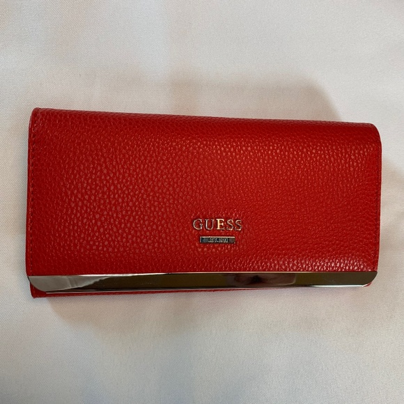 NWOT! Guess Tomato Red Faux Pebbled Leather with Silver Tone Hardware Wallet! - Picture 9 of 9
